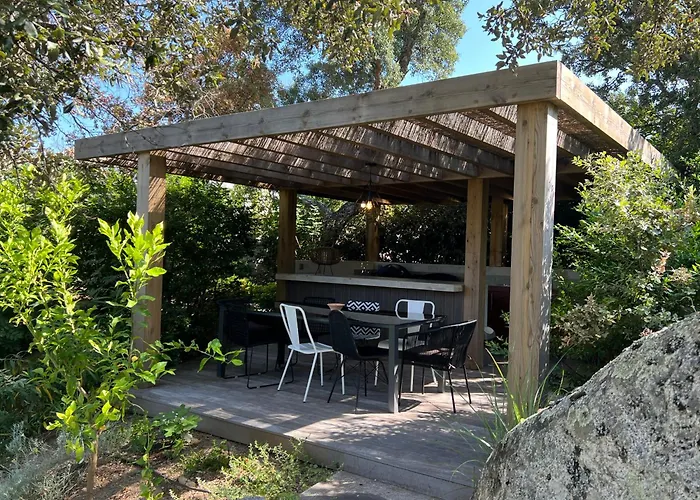 Pavillon De La Trinite * פורטו-וישיו