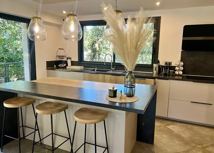 Pavillon De La Trinite *